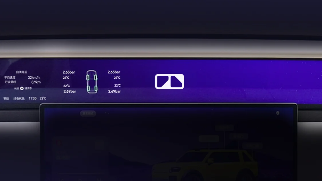 Freelander 8 panoramic instrument cluster showing tyre pressure and vehicle data