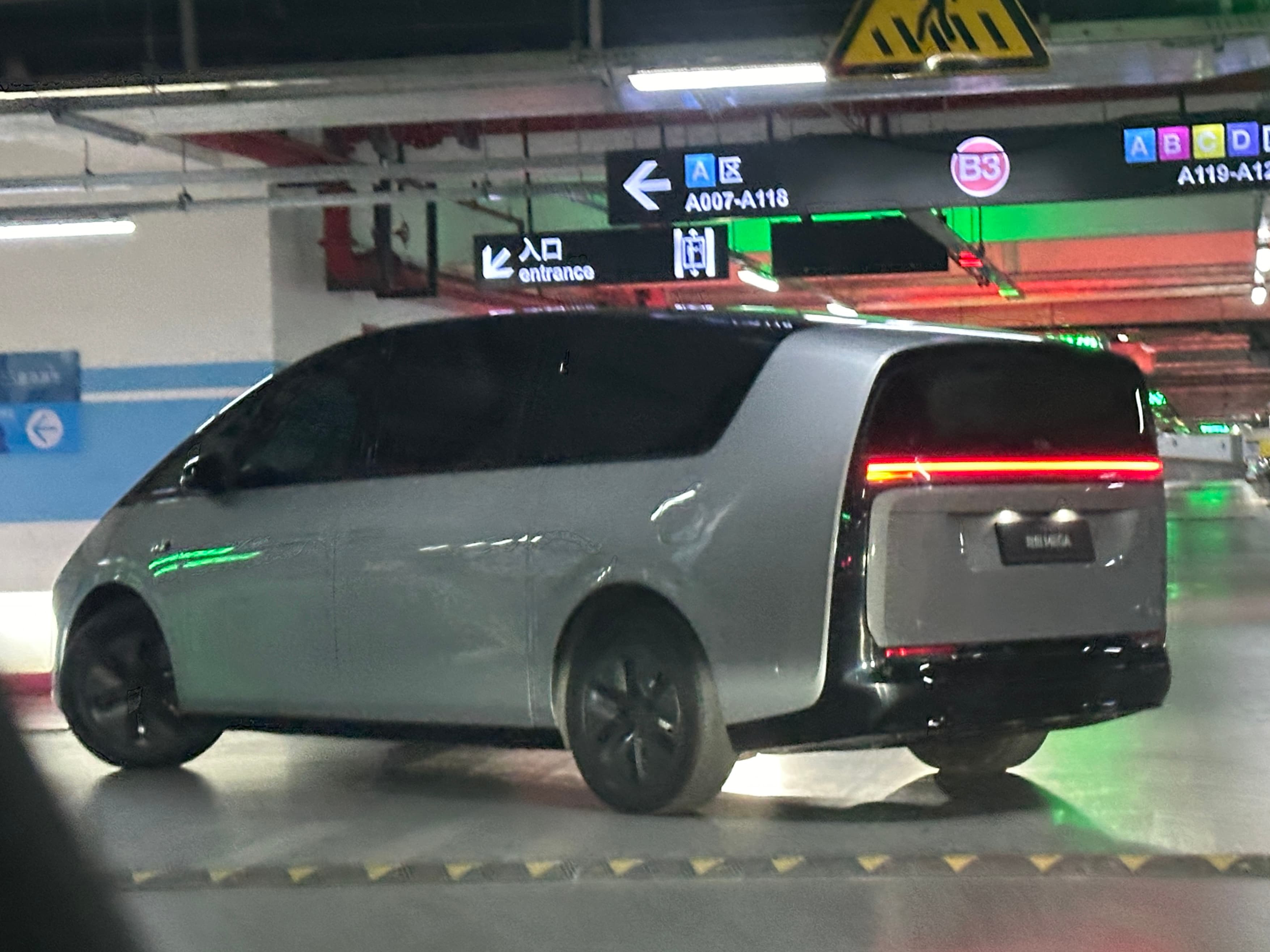 Li Auto Mega electric MPV exterior